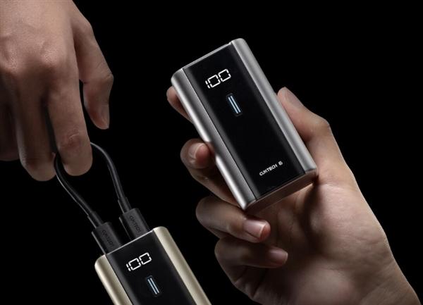 酷态科推出6号超级电能块充电宝：正面比银行卡还小 自带双C口线