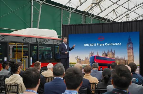 单车售价368万！比亚迪双层巴士BD11英国首发：首批订单超100台