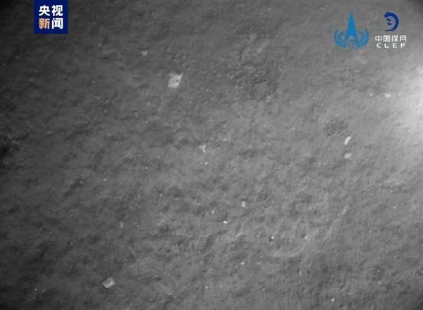 嫦娥六号拍的月球背面照片来了：月面纹理清晰可见 陨石坑遍布