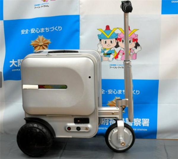 中国女子在日本街头骑电动行李箱被罚：属电动自行车