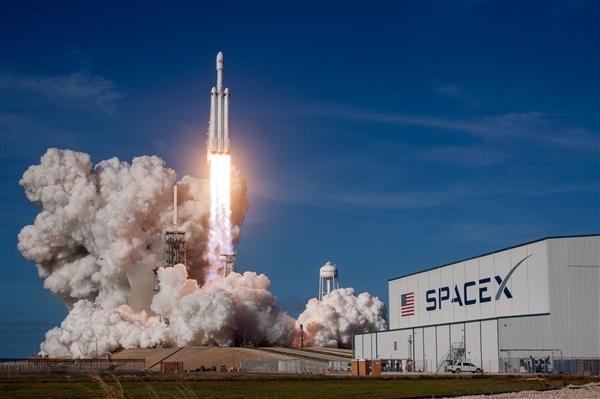 SpaceX计划回购股票：估值约为2100亿美元